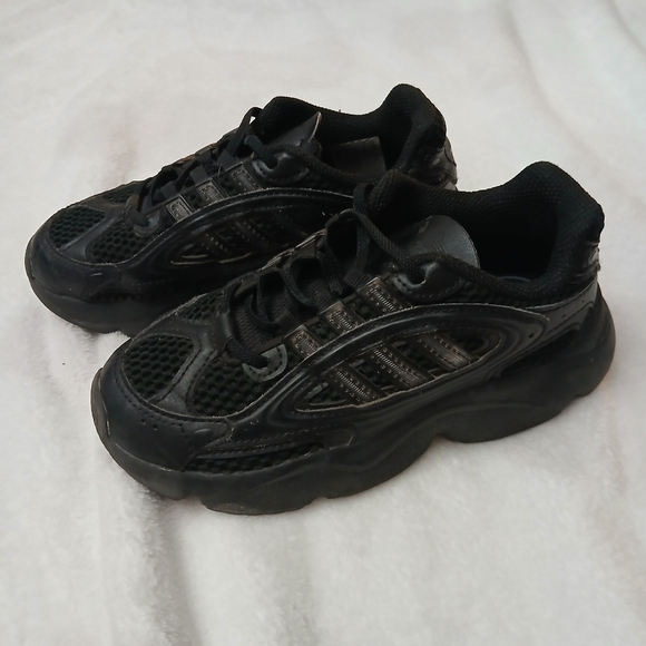 The Adidas Youth Sneaker in black, size 13K - Picture 2 of 11